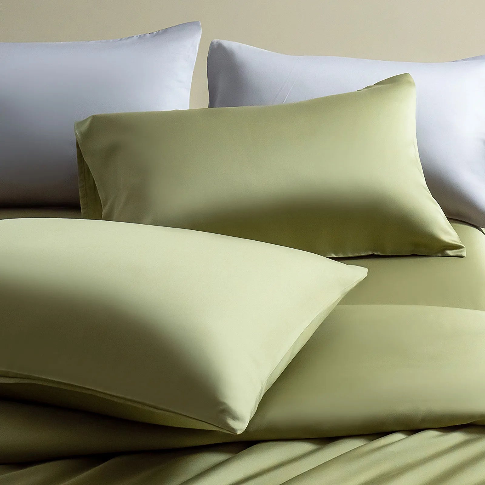 Cooling Tencel pillowcase with a smooth two-tone minimalist design – RoomDen