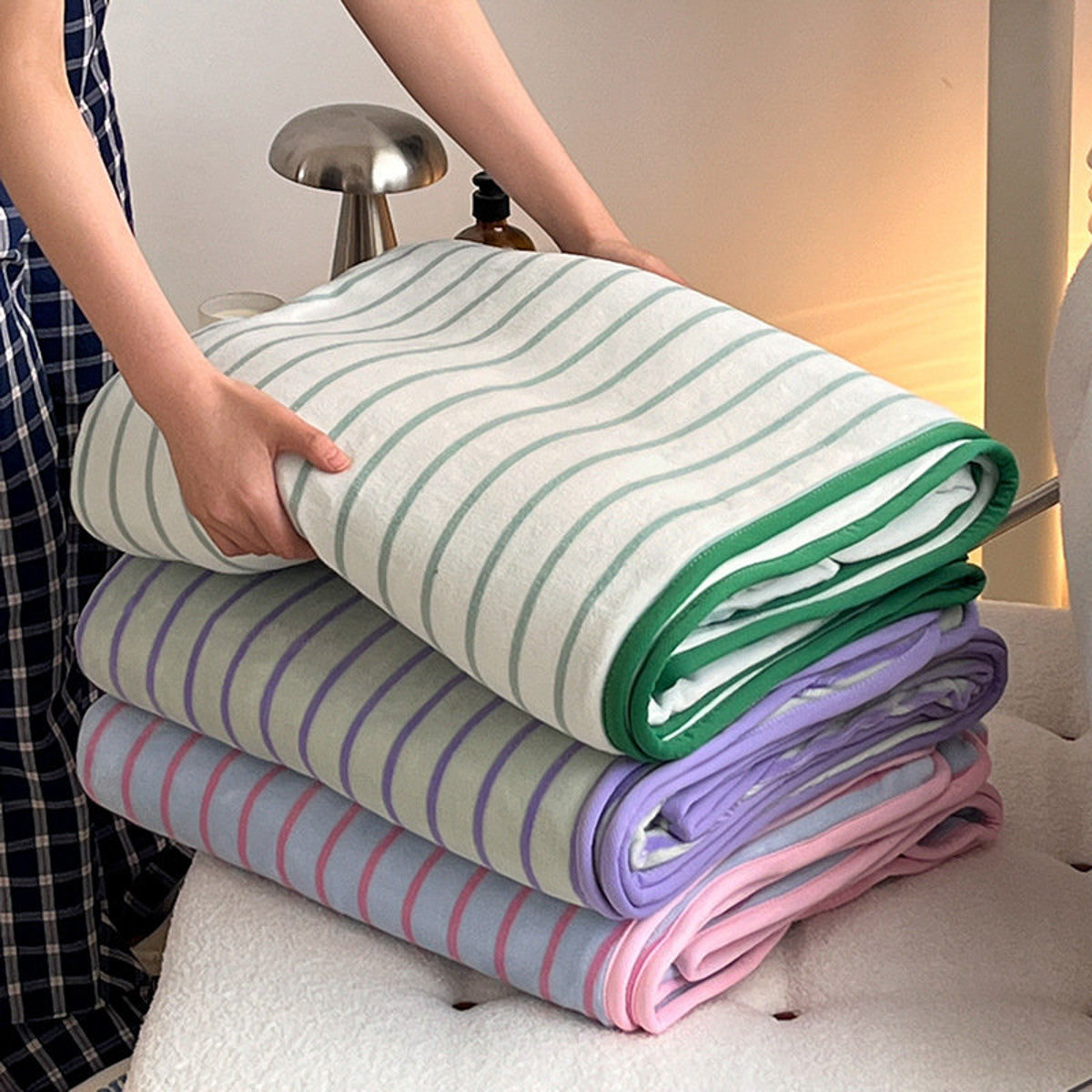 Contrast Edge Striped Flannel Fleece Bedding Set -RoomDen