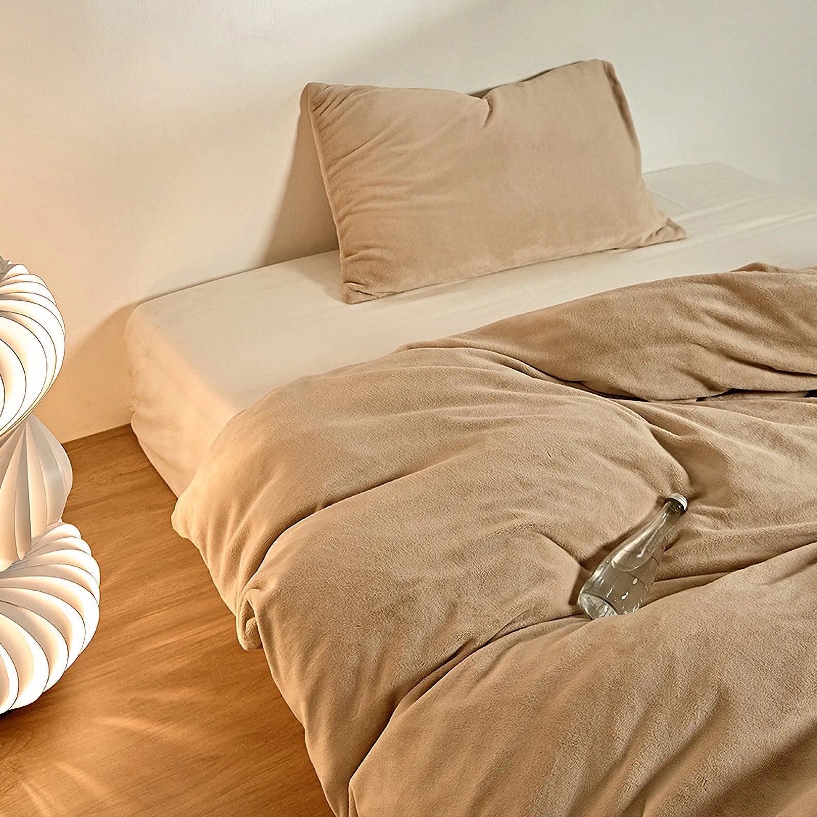 Solid almond-beige fleece duvet cover with plush winter texture – RoomDen