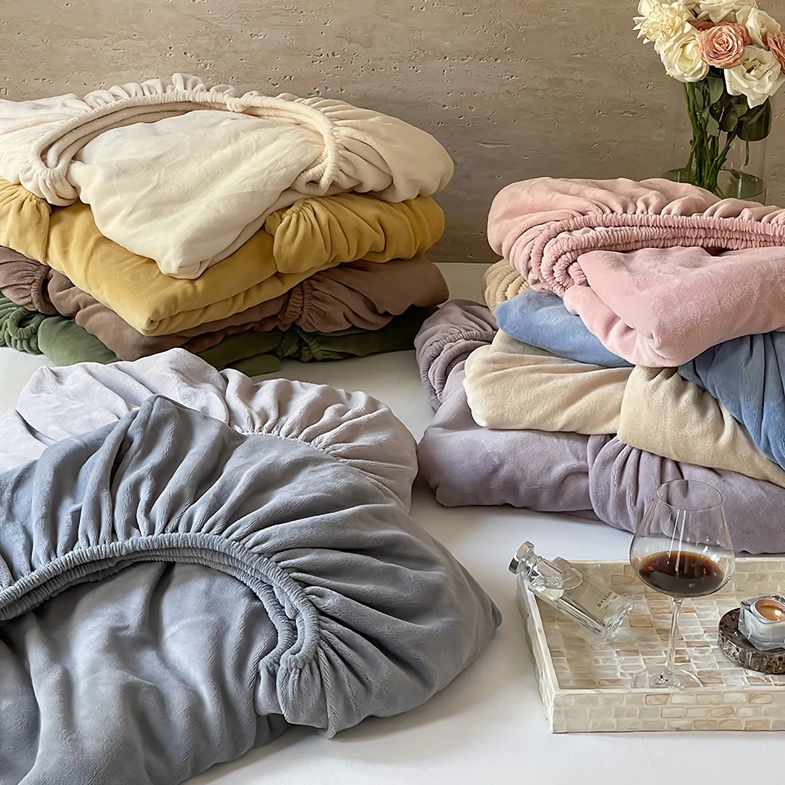 Solid fleece fitted sheet with soft cozy texture in a minimalist winter style – RoomDen