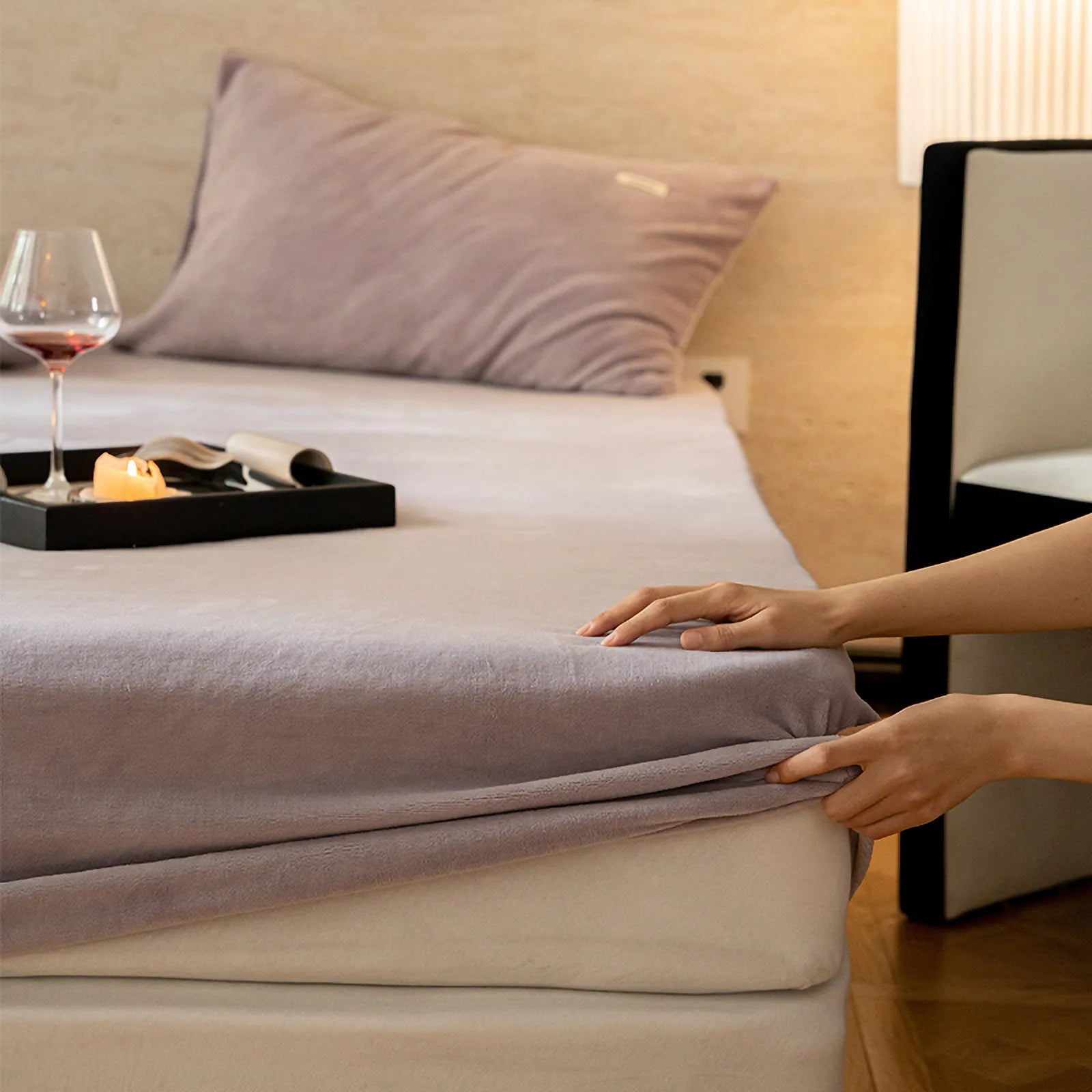 Solid fleece fitted sheet with soft cozy texture in a minimalist winter style – RoomDen