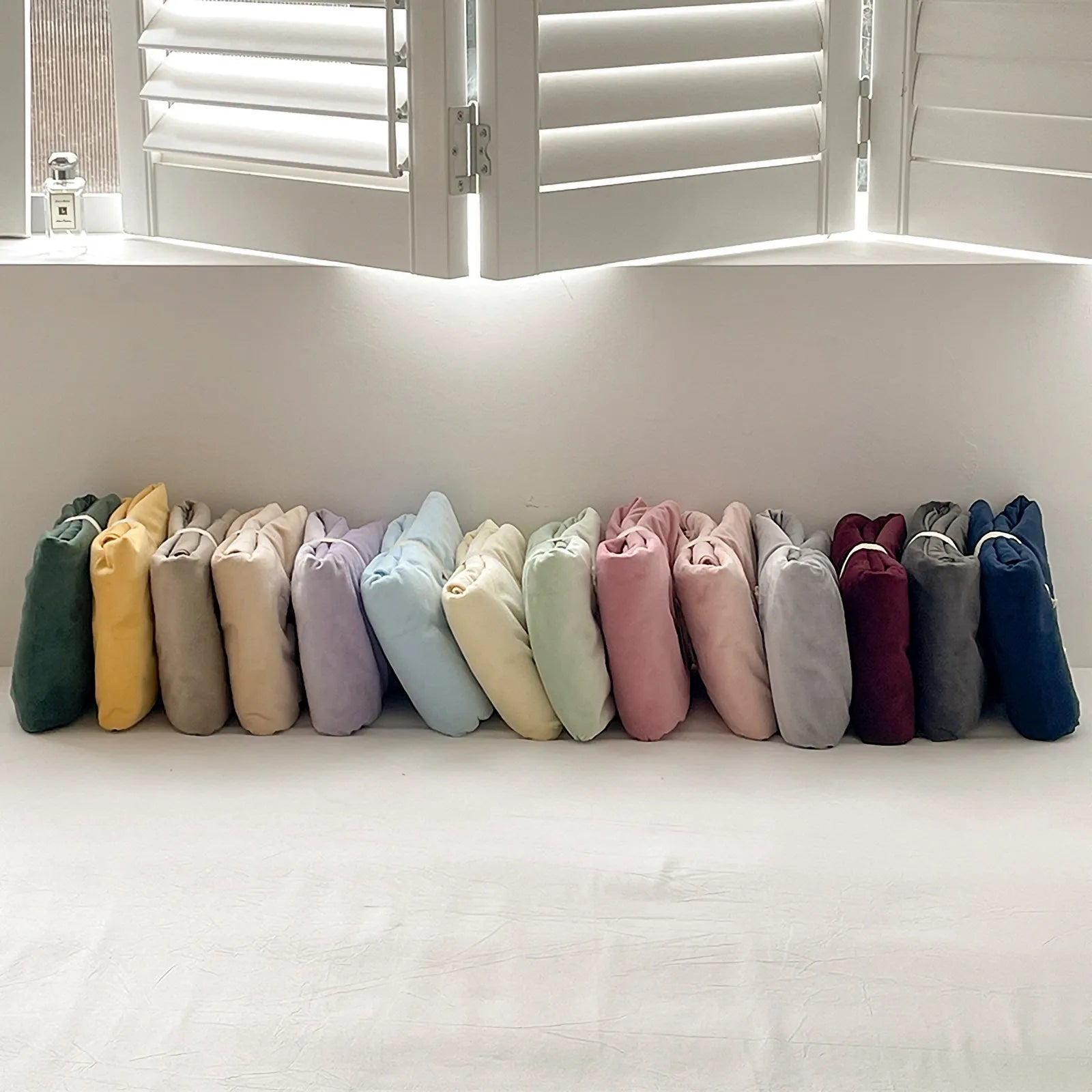 Soft solid velvet sheet set with minimalist styling – RoomDen