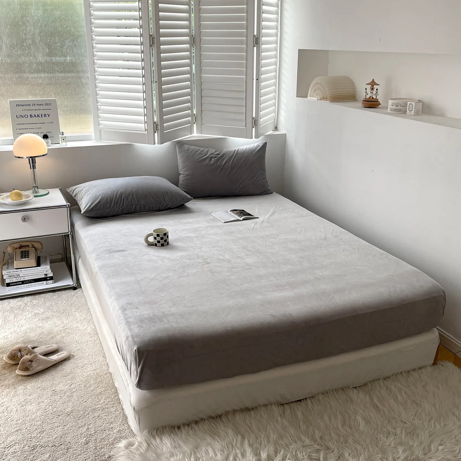 Soft solid velvet sheet set with minimalist styling – RoomDen