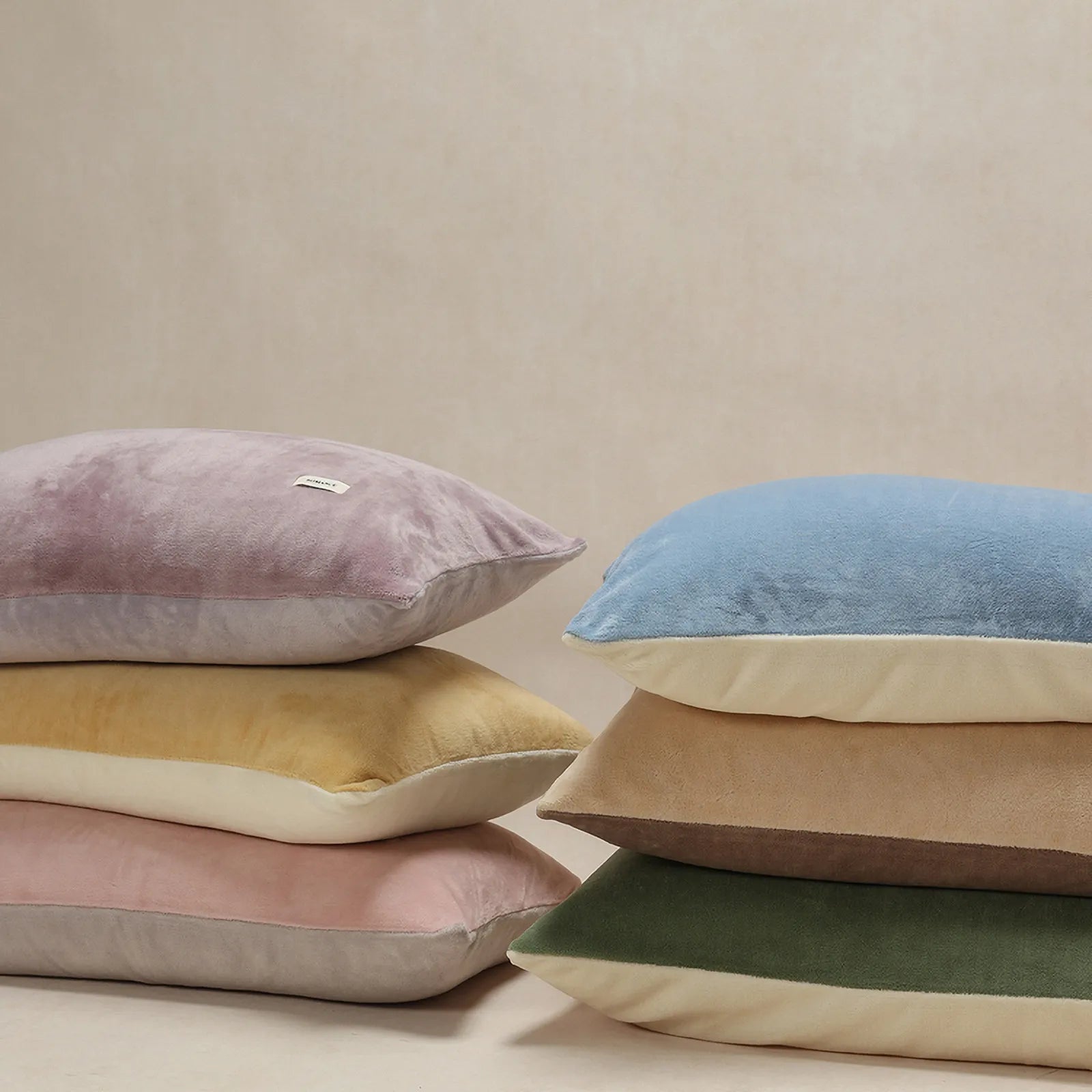 Two-tone fleece pillowcase in soft minimalist winter colors – RoomDen