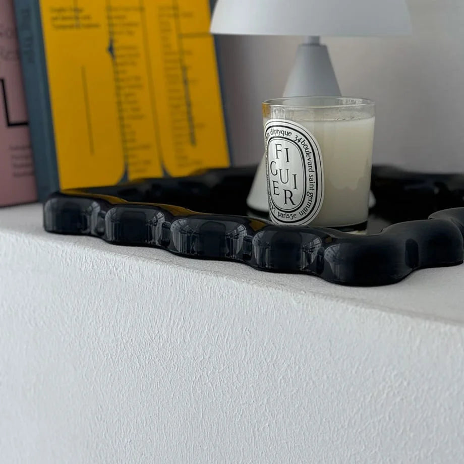 Extreme close-up of the Glossy Black tray's scalloped edge and reflective surface - RoomDen