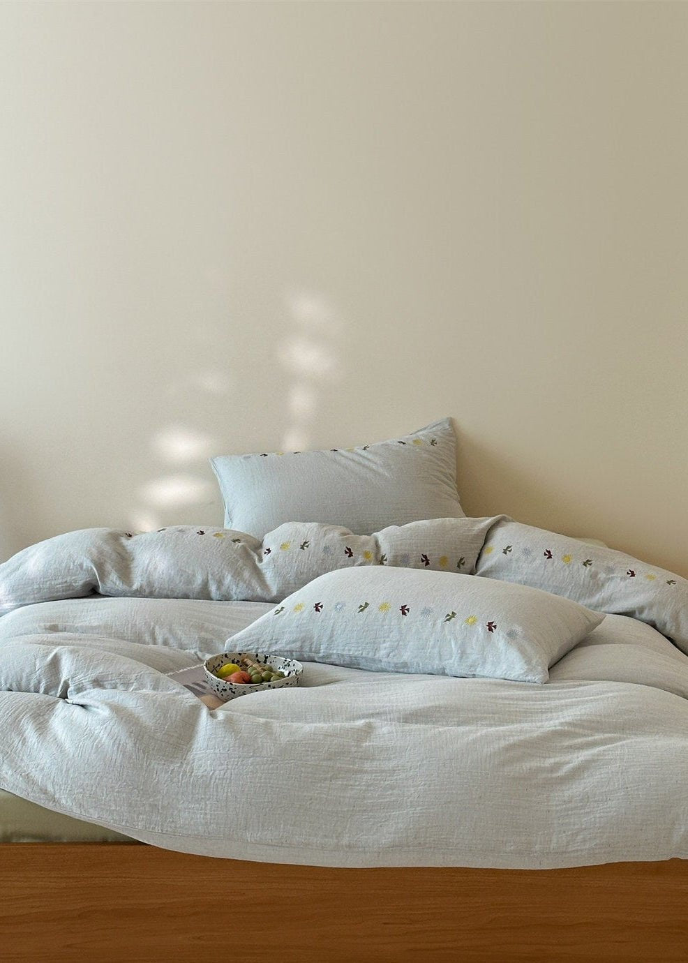 Embroidered Bird Cotton Gauze Bedding Set, Fog Grey, bedroom view 1 - Roomden