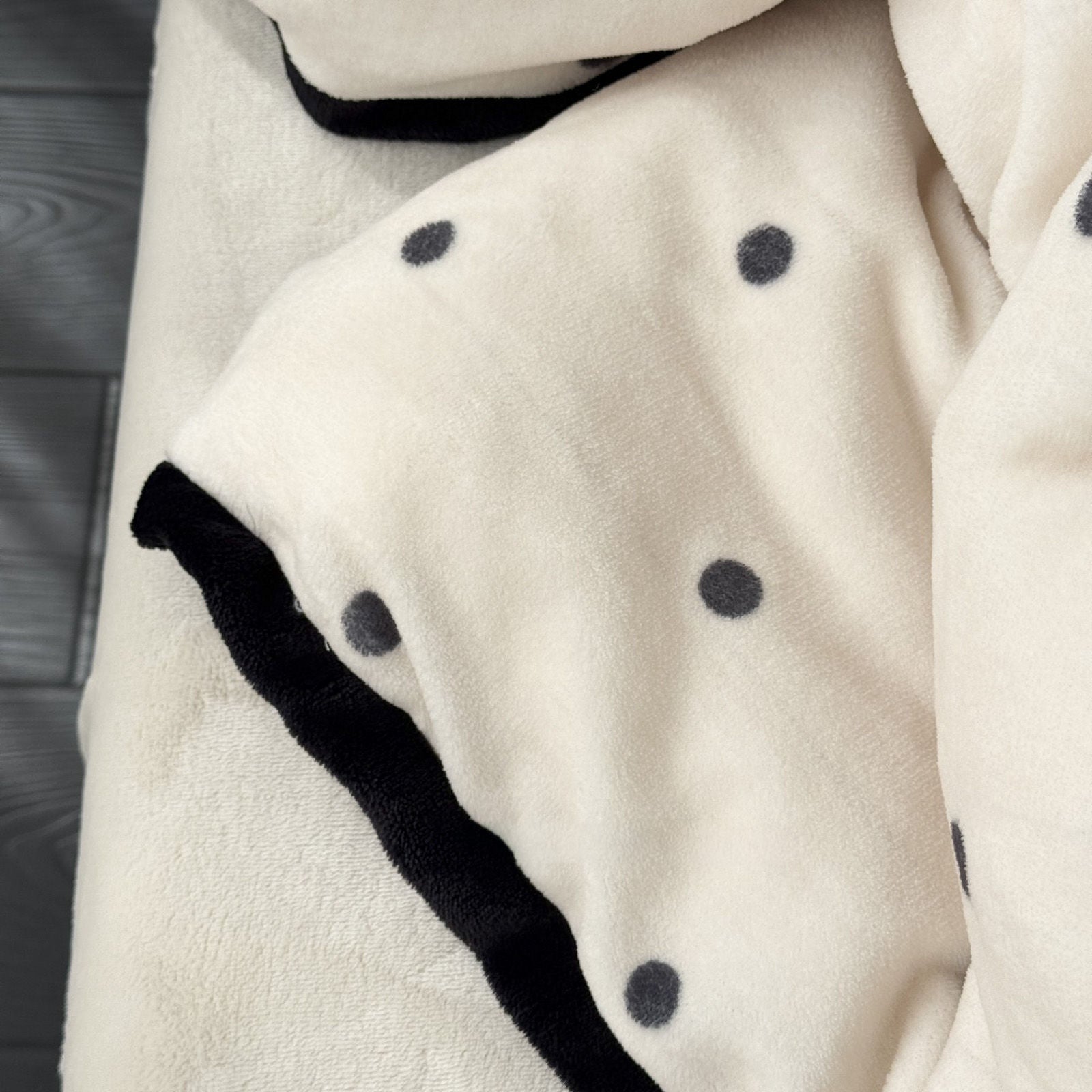 High resolution texture shot of cream flannel fleece and black piping RoomDen