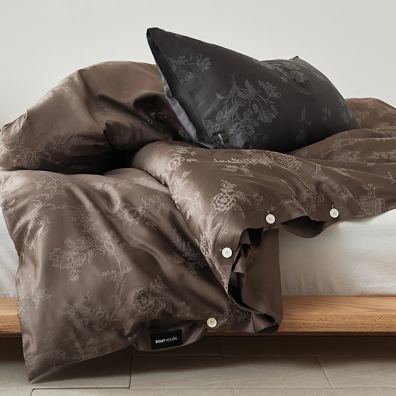 Jacquard floral cooling Tencel duvet cover with smooth drape and soft sheen – RoomDen