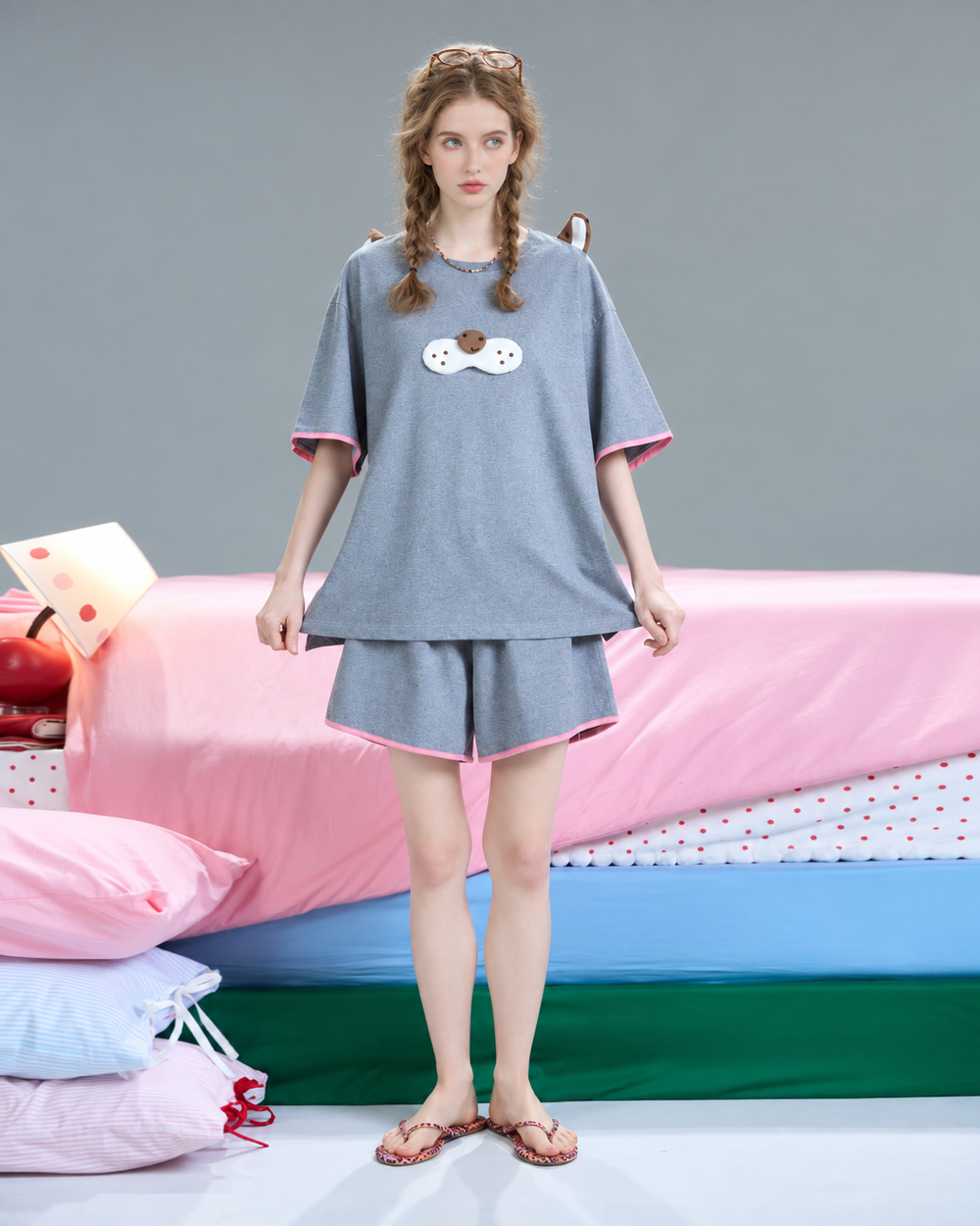 Cat Detail Short Pajama Set – gray front view with pink edging - Roomden