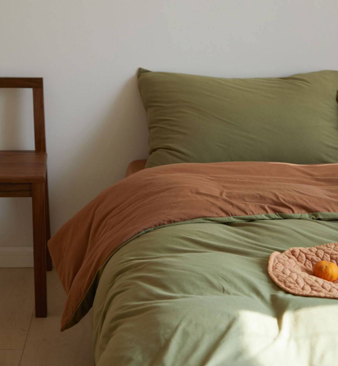 Reversible olive green and terracotta brown jersey cotton duvet cover and pillowcases - RoomDen