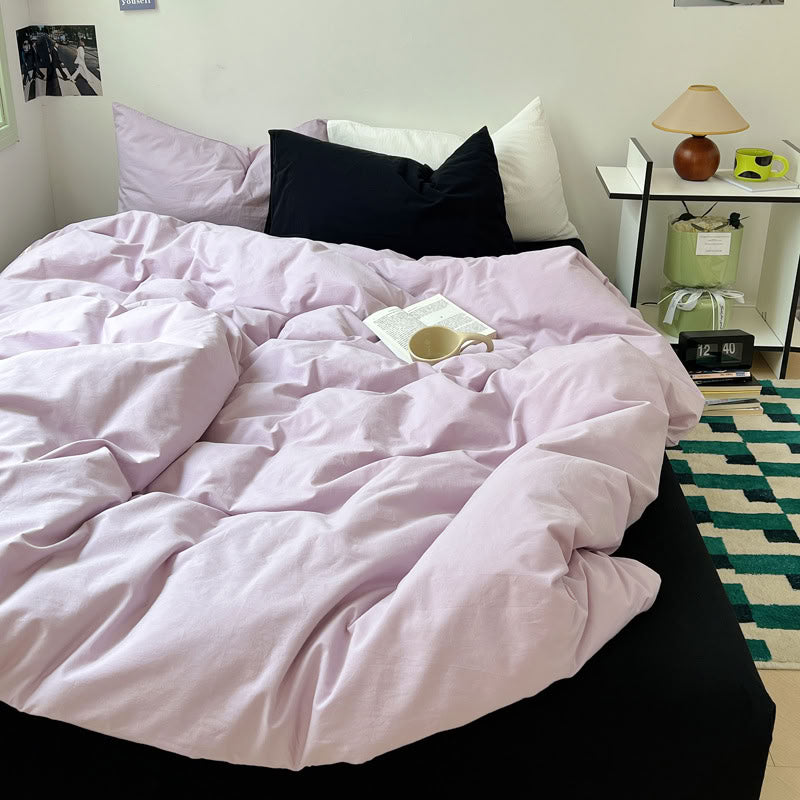 Light purple duvet and black sheet bedding in minimal cozy aesthetic setup – RoomDen