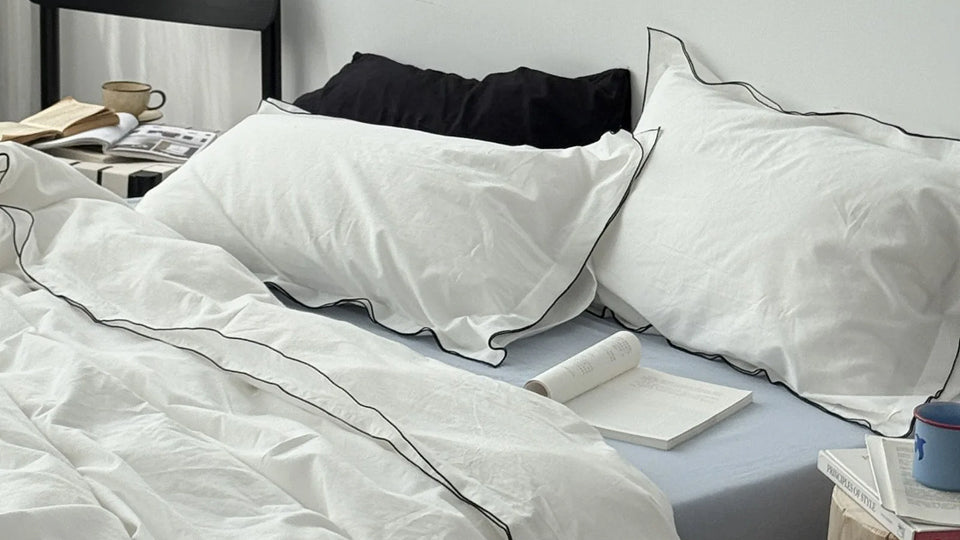 Korean-style minimalist solid color bedding, using neutral tones and clean lines to create a sense of tranquility.