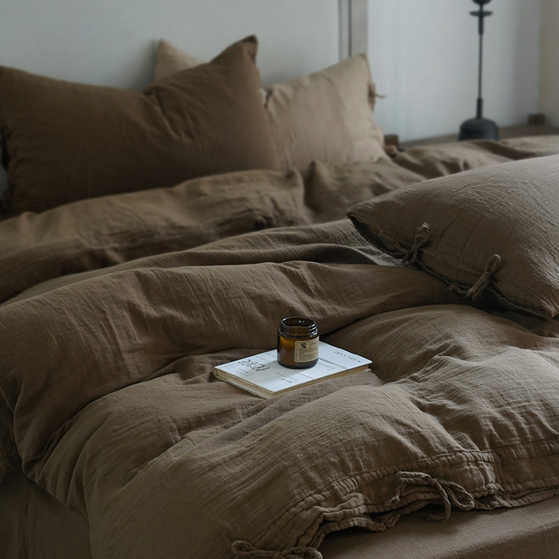 Tie-Detail Double Gauze Cotton Bedding Set – Chestnut Brown, bed arrangement - Roomden