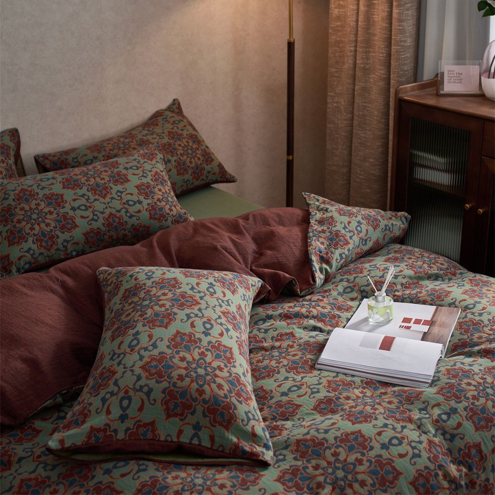 Ornella Jewel Floral bedding set – jewel floral, bedroom view of the duvet and pillows, view 1 - Roomden