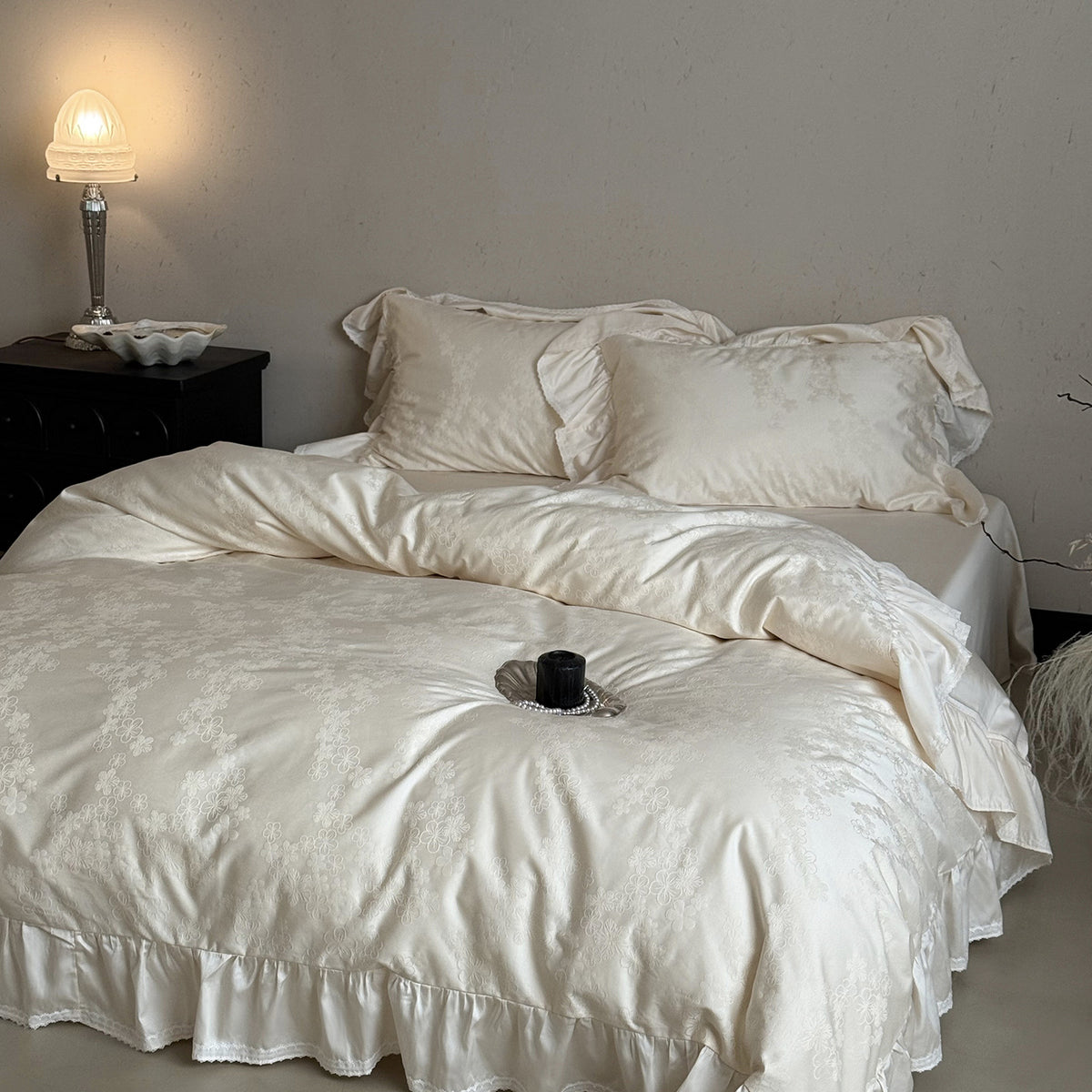Belmore Floral Jacquard Cotton Bedding Set – Ivory Jacquard floral jacquard bedding with ruffled trim - Roomden