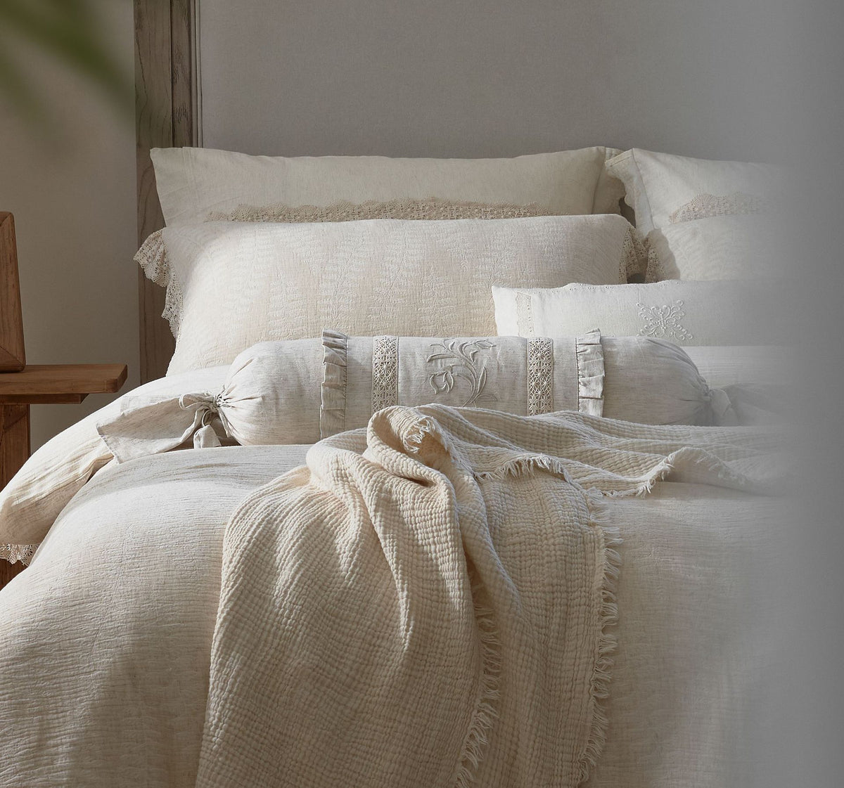 Lace Trim Cotton Linen Summer Quilt Set, Ivory Gauze, bedroom view 4 - Roomden