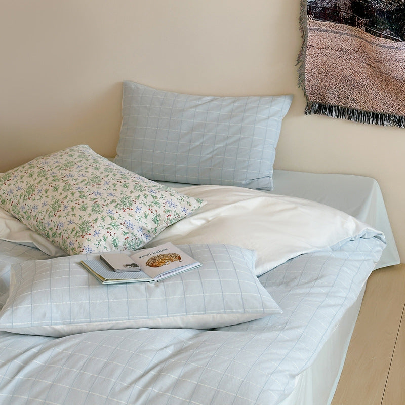 Gingham Jacquard Cotton Bedding Set – Blue Mixed Floral, bed arrangement - Roomden