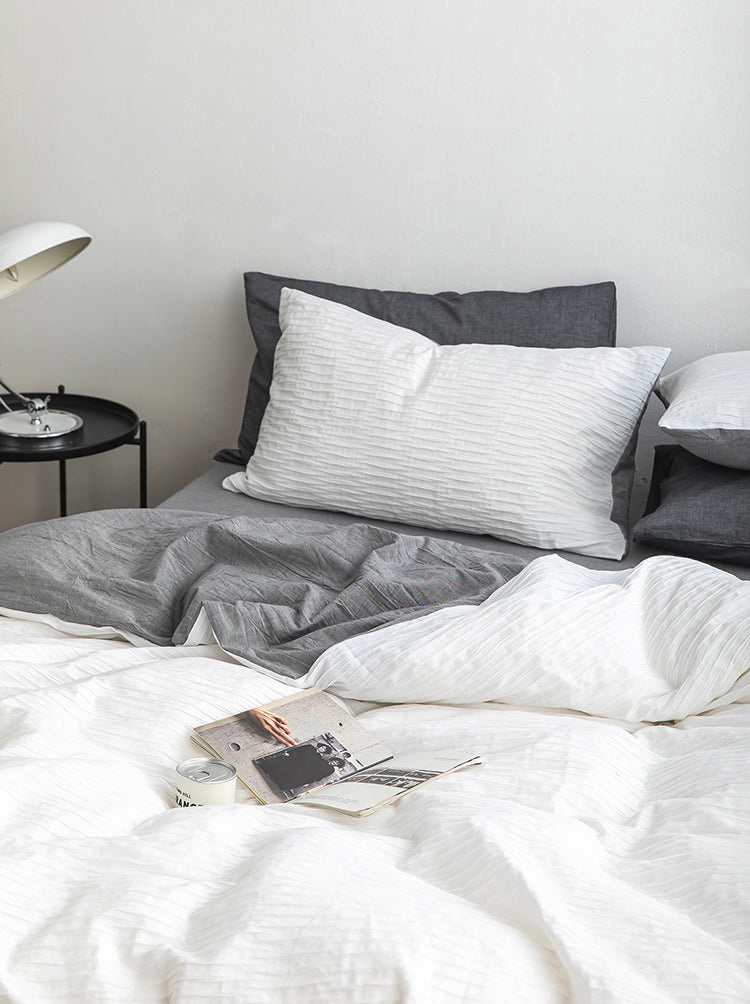 Ripple Textured Cotton Bedding Set, White & Grey, fabric and pillow detail 5 - Roomden