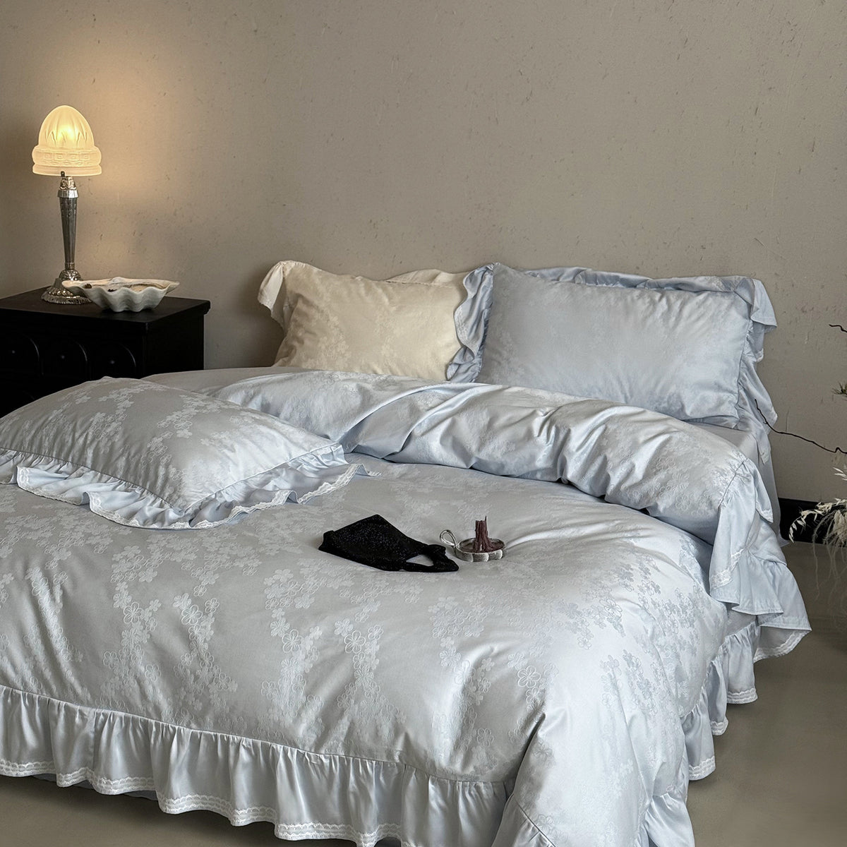 Belmore Floral Jacquard Cotton Bedding Set – Sky Blue Jacquard floral jacquard bedding with ruffled trim - Roomden