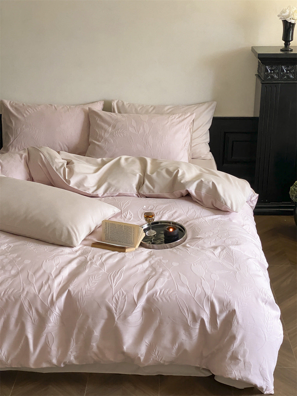 Brushed cotton jacquard bedding set – Blush Orchid, alternate view of the duvet and pillows - Roomden