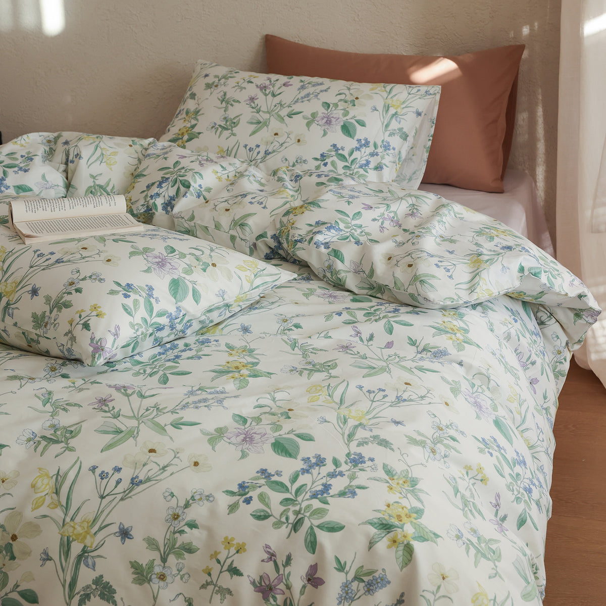 Verbena Botanical Cotton Bedding Set – wildflower pillows and folded duvet with an open book - Roomden