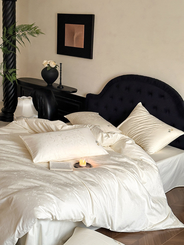 Floral Embroidered Jacquard Cotton Bedding Set, Ivory Cream, bed arrangement - Roomden