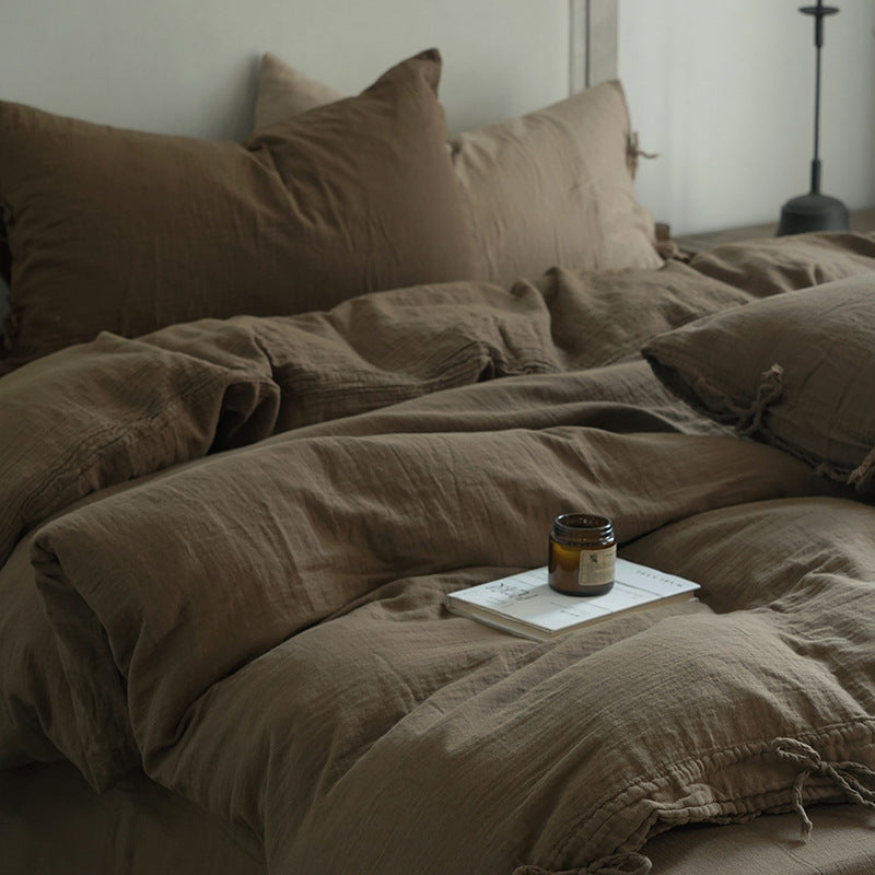 Tie-Detail Double Gauze Cotton Bedding Set – Chestnut Brown, bed arrangement - Roomden