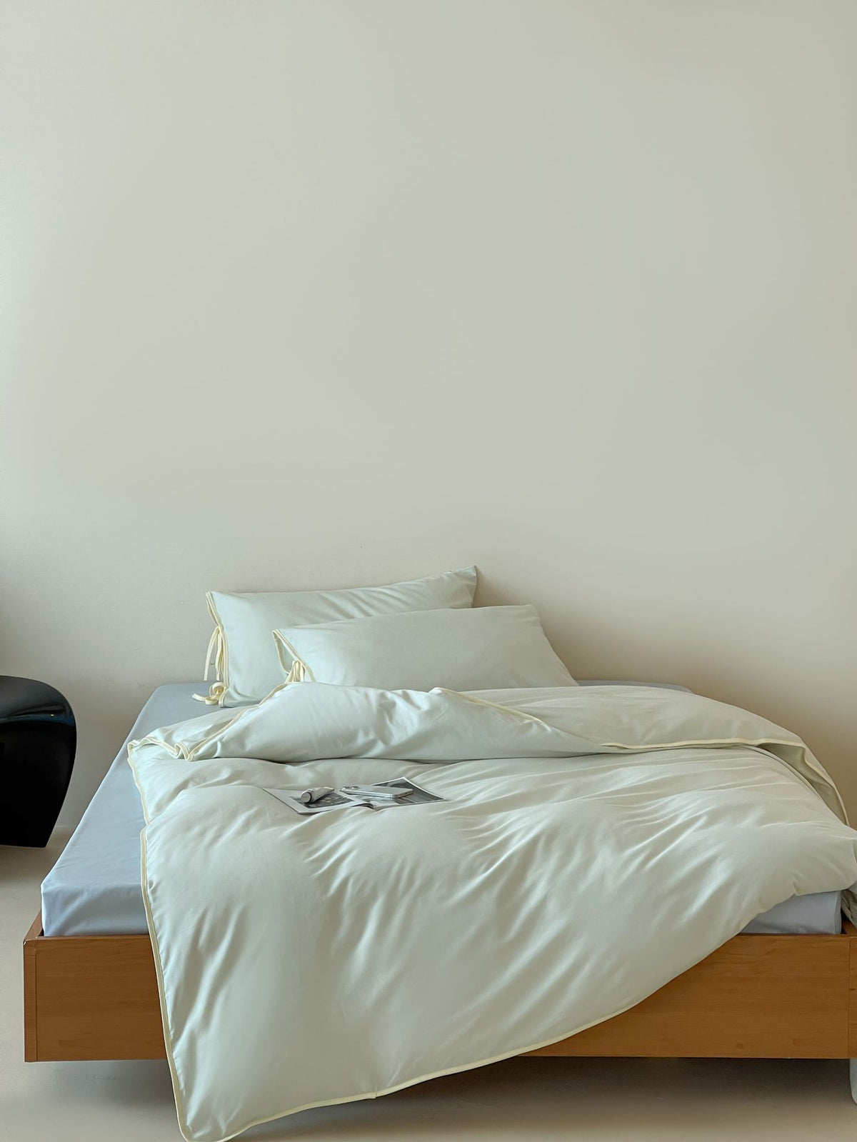 Contrast Tie-Knot Cotton Bedding Set – Green with Yellow Ties, frontal green duvet drape - Roomden