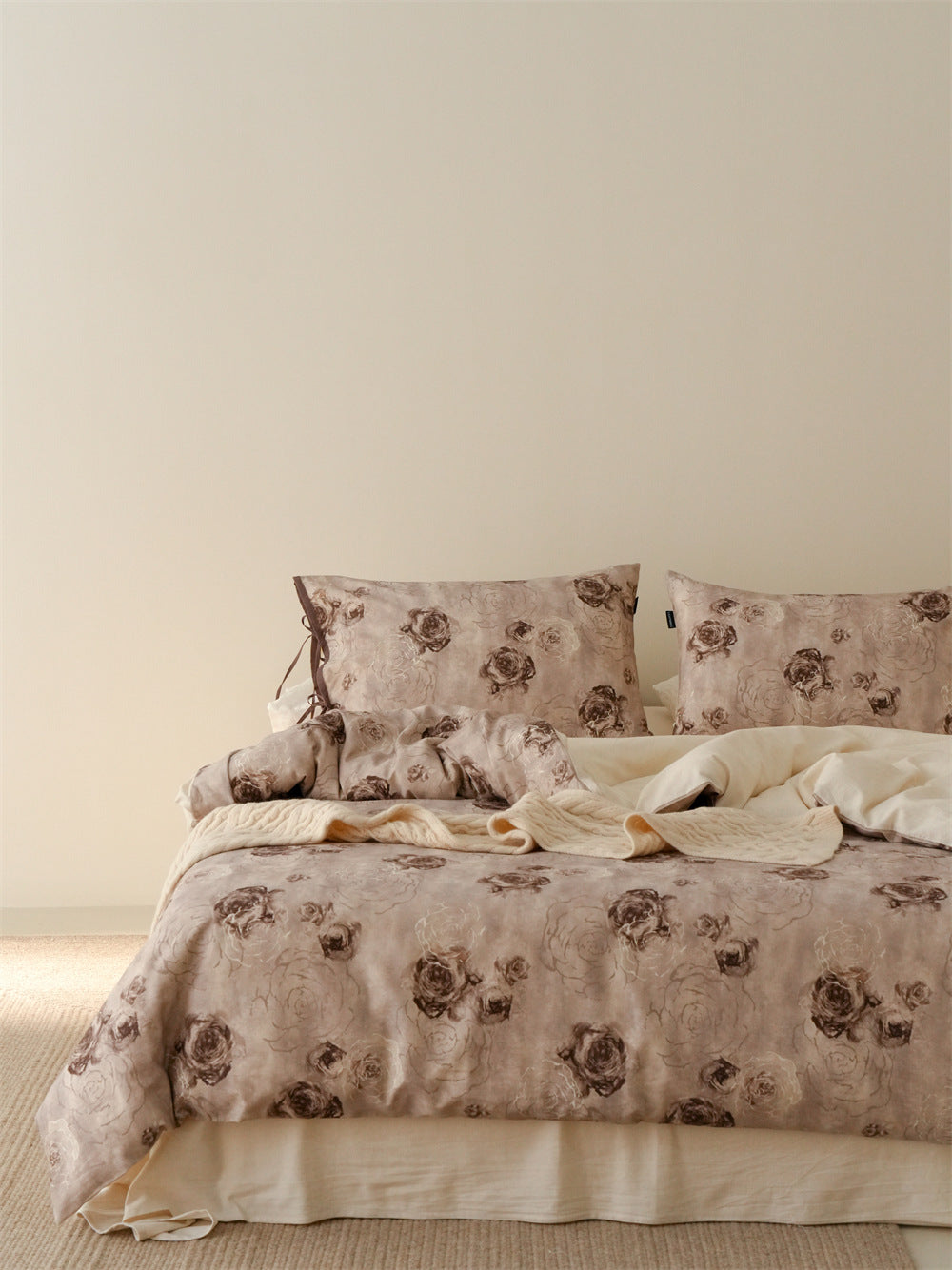 Stillgarden Dusty Rose Cotton Linen Bedding Set – Full bed view with dusty mauve roses and brown ties - Roomden