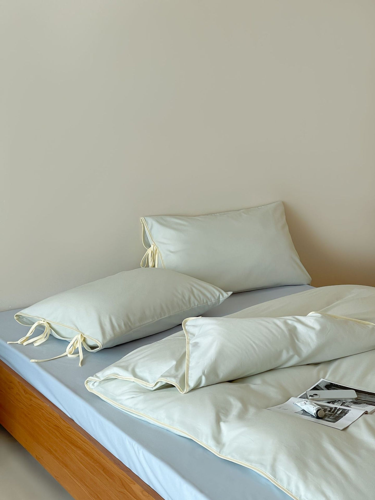 Contrast Tie-Knot Cotton Bedding Set – Green with Yellow Ties, green bed with yellow ties viewed from the side - Roomden