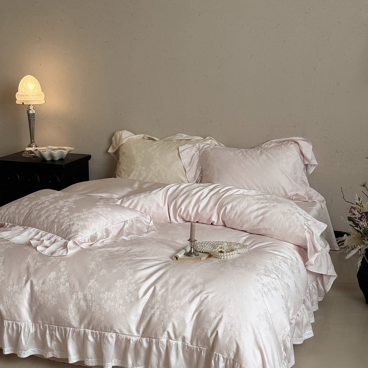 Belmore Floral Jacquard Cotton Bedding Set – Blush Pink Jacquard floral jacquard bedding with ruffled trim - Roomden