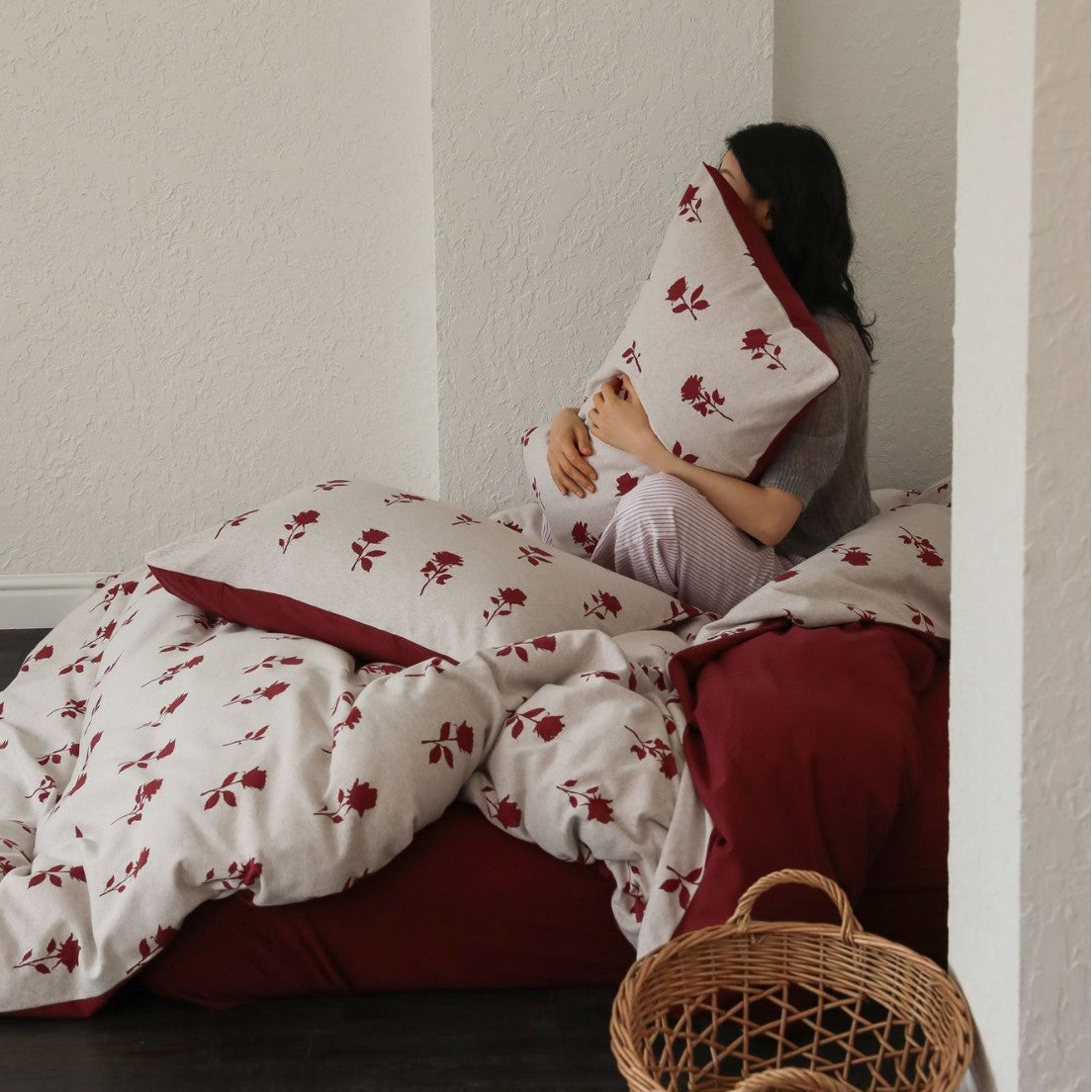 Rose jacquard cotton bedding set – Ivory Rosewood, closer floral pattern view - Roomden