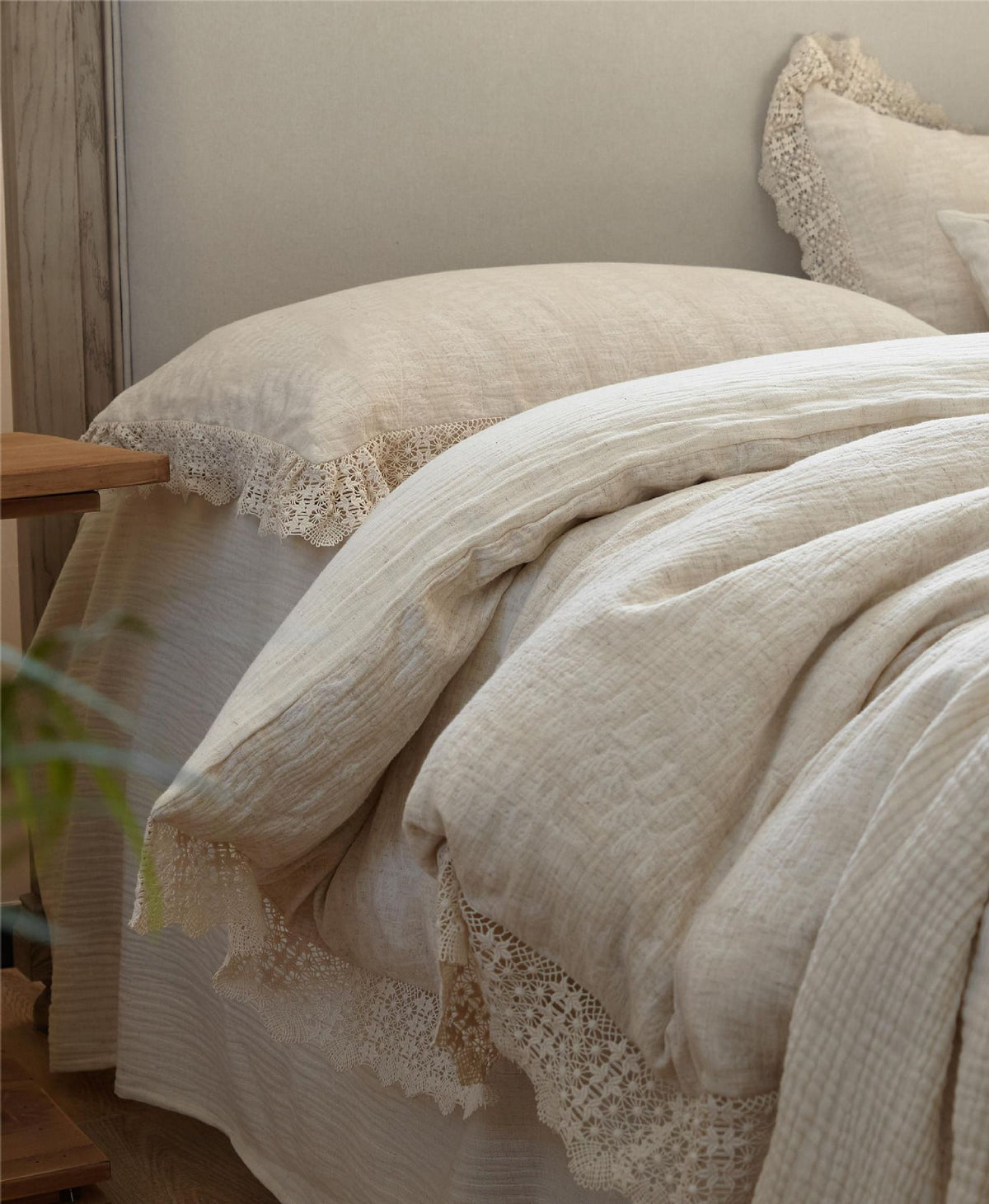 Lace Trim Cotton Linen Summer Quilt Set, Ivory Gauze, fabric and pillow detail 6 - Roomden
