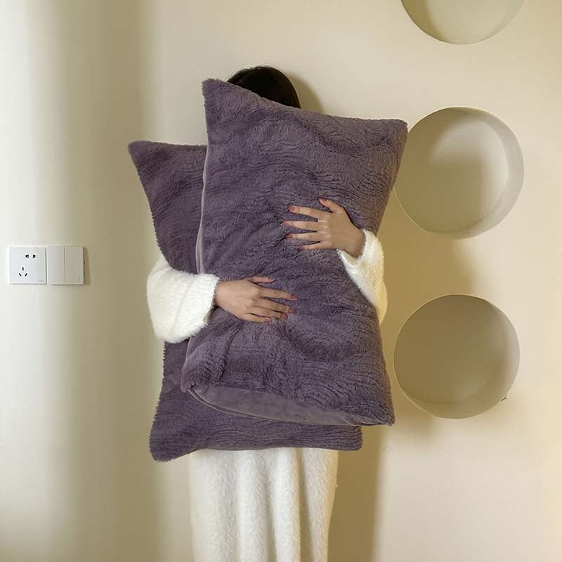 Wave textured plush bedding – dusty lavender model holding the coordinated pillows - Roomden