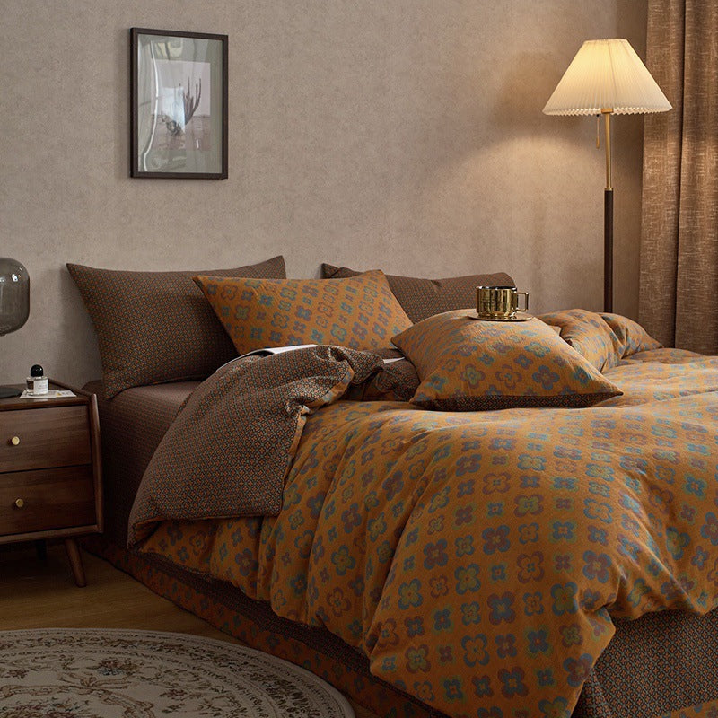 Rosewick Clover Trellis bedding set – mocha yellow, bedroom view of the duvet and pillows, view 1 - Roomden