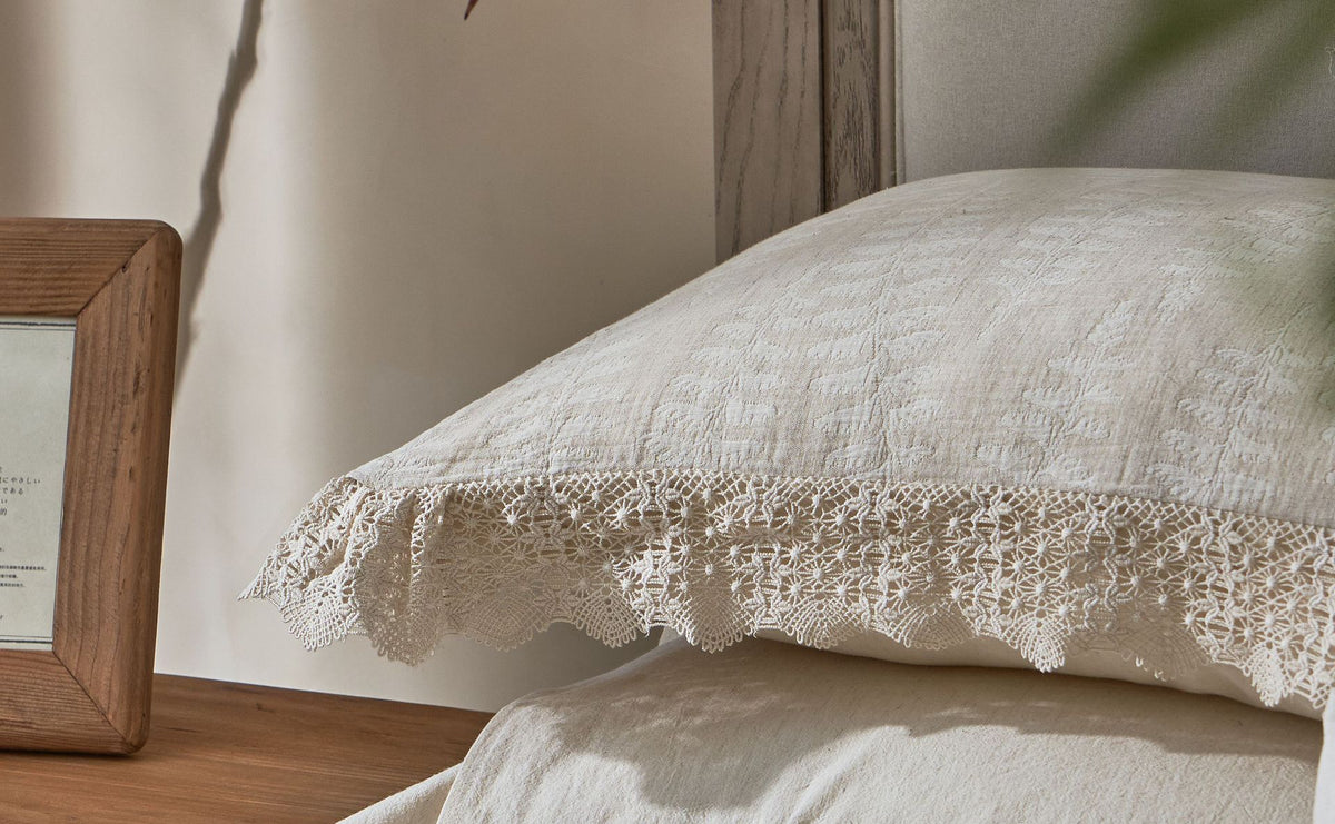 Lace Trim Cotton Linen Summer Quilt Set, Ivory Gauze, fabric and pillow detail 12 - Roomden