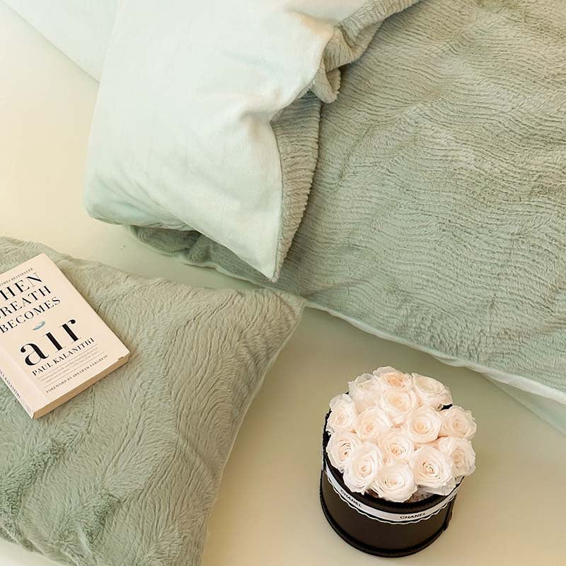Wave textured plush bedding – sage green textured pillows and smooth fabric contrast - Roomden