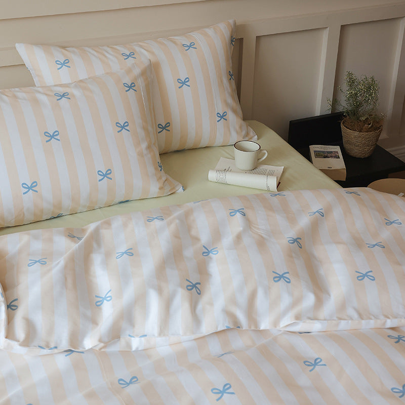 Cream striped cotton bedding with small blue printed bows and matching pillows - Roomden