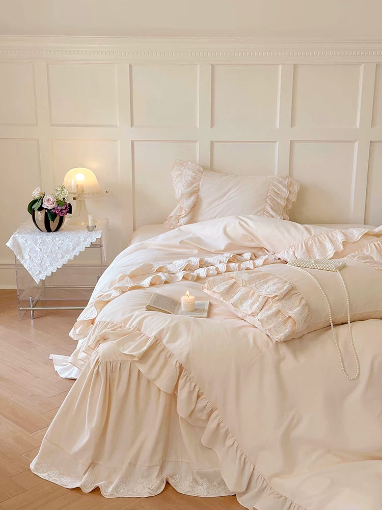 Ruffle cotton sateen bedding set – Vanilla Cream, wide side view - Roomden