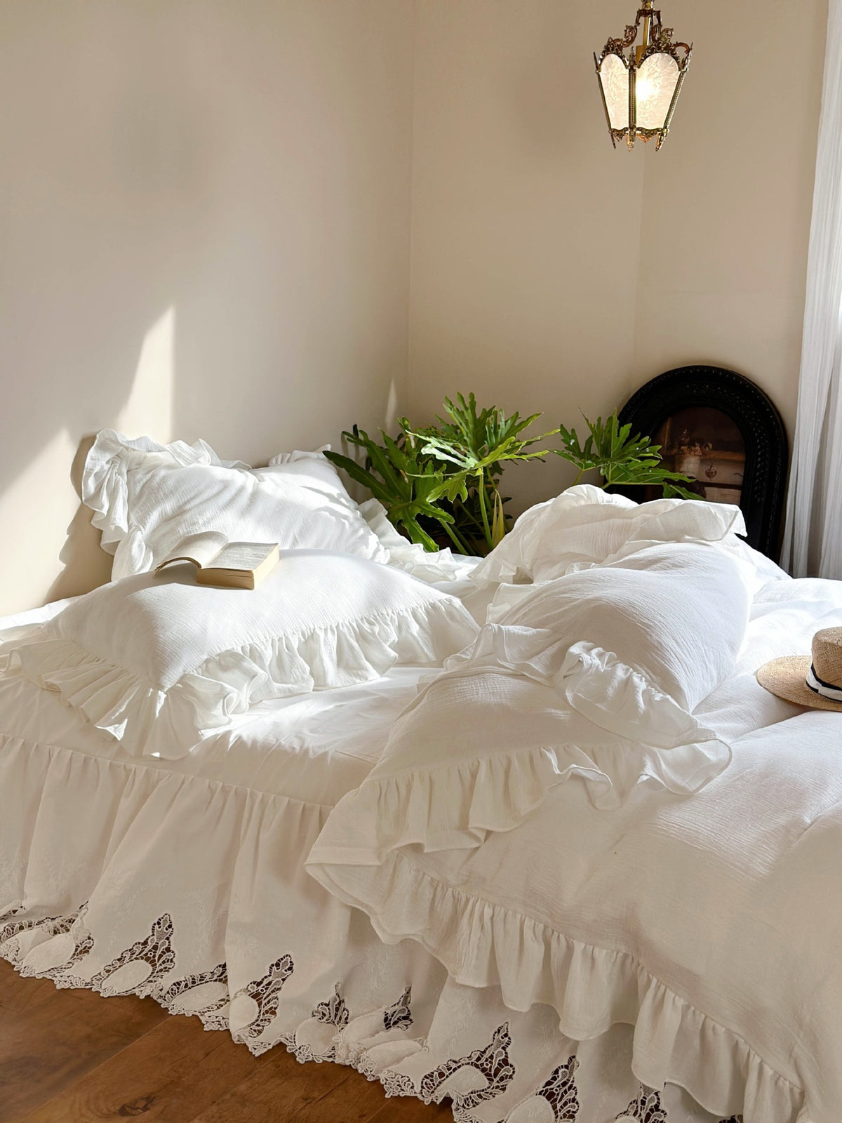 Ruffled Double Gauze Cotton Bedding Set – Scalloped Ivory, diagonal bedroom view of the scalloped border - Roomden