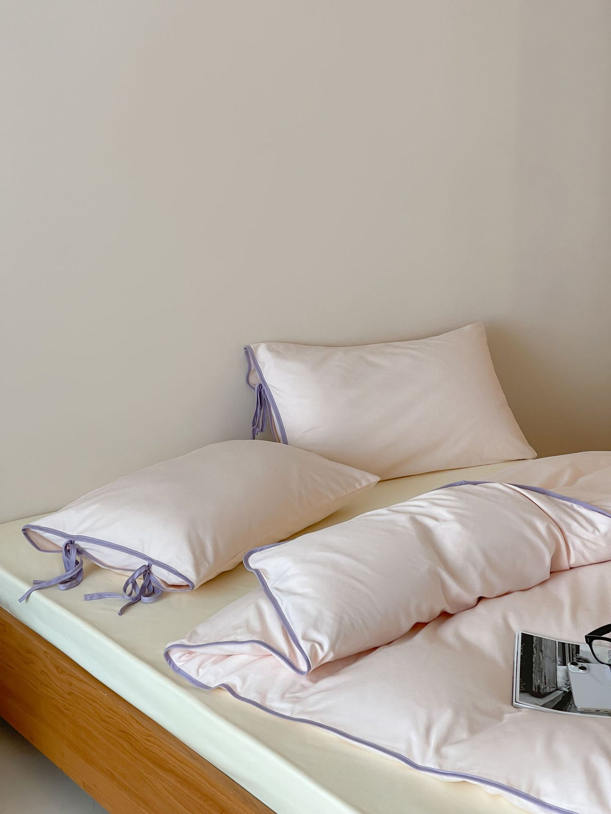 Contrast Tie-Knot Cotton Bedding Set – Pink with Purple Ties, side view of the pink bed with visible ties - Roomden