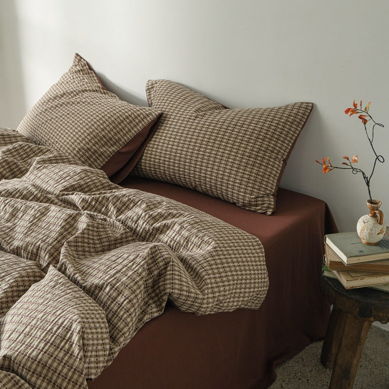 Amberlyn Mauve Mini Check cotton bedding set – closer view of the coordinated pillows and duvet - Roomden