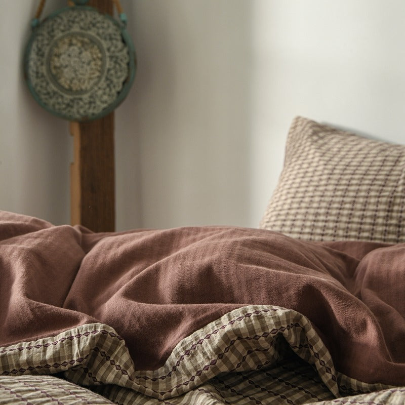 Amberlyn Mauve Mini Check cotton bedding set – close view of the small pattern and fabric folds - Roomden