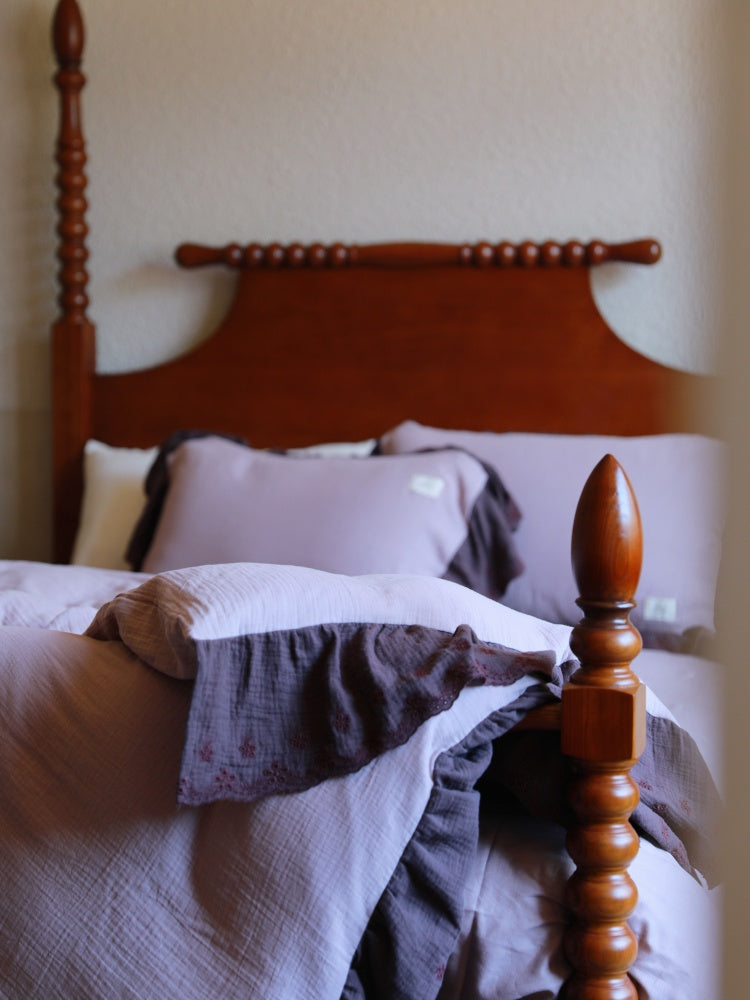 Soft Ruffle Cotton Double Gauze Bedding Set – near view of lilac pillows with plum gathered trim - Roomden