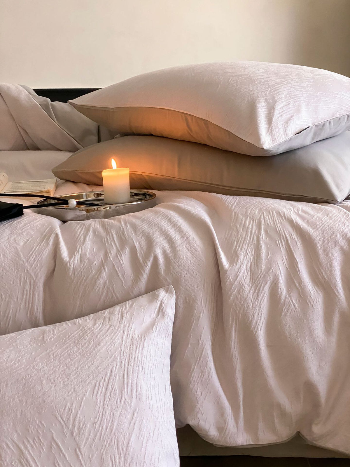 Brushed cotton jacquard bedding set – Almond Fern, close view of jacquard fabric and pillows - Roomden