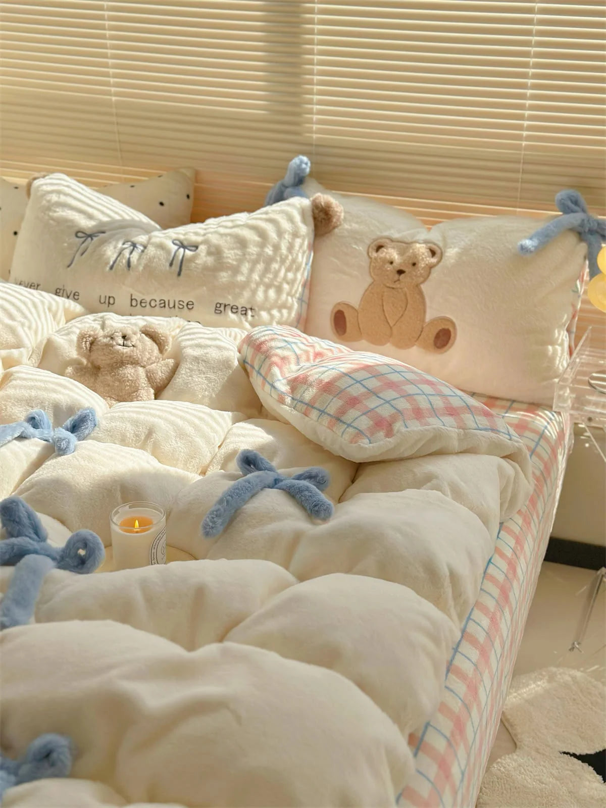 Main image of the Creamy White Bear flannel fleece bedding set variant. - RoomDen