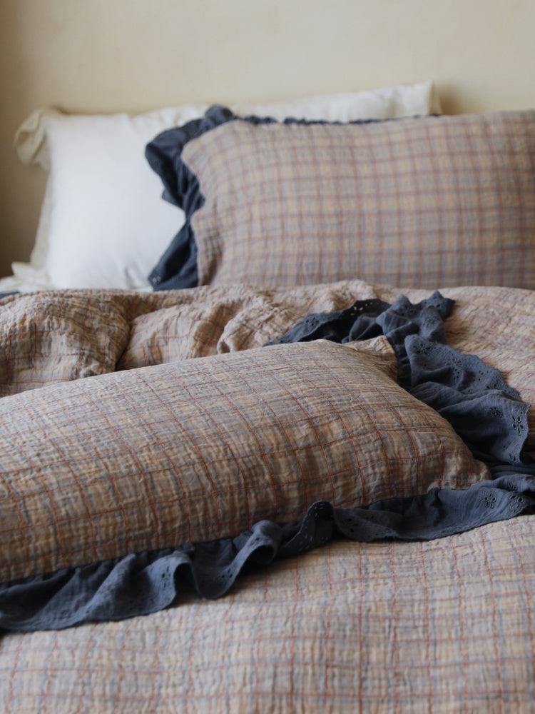 Contrast Ruffle Checked Cotton Gauze Bedding Set – matching checked pillows with gathered dark blue edges - Roomden