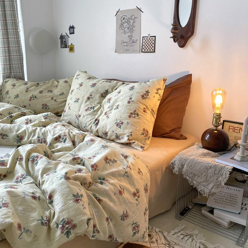 Florhaven Vintage Rose cotton bedding set – sunlit view of the rose-print bed and warm plain pillows - Roomden