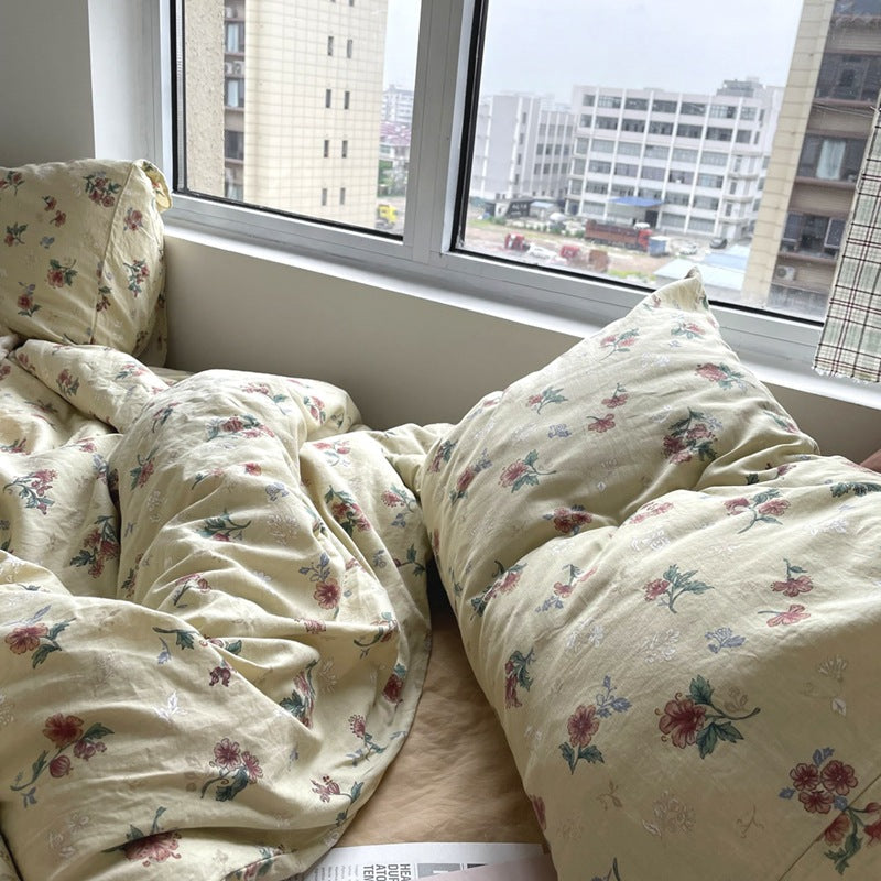 Florhaven Vintage Rose cotton bedding set – rose-print duvet and pillow beside the window - Roomden