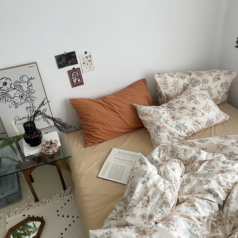 Florhaven Autumn Bouquet cotton bedding set – turned-back floral duvet and plain companion sheet - Roomden
